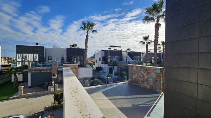 Image No.12-3 Bed Villa for sale