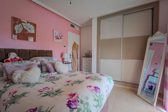 Image No.40-3 Bed Townhouse for sale