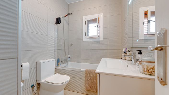 Image No.19-2 Bed Semi-Detached for sale