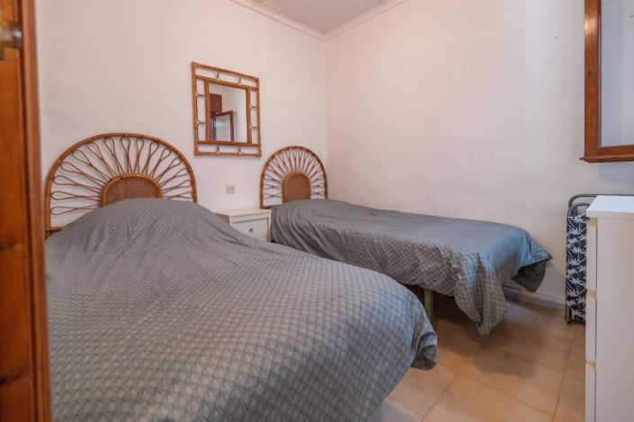 Image No.16-2 Bed Townhouse for sale