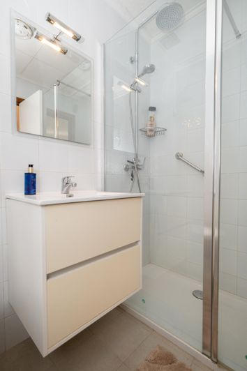 Image No.18-2 Bed Townhouse for sale