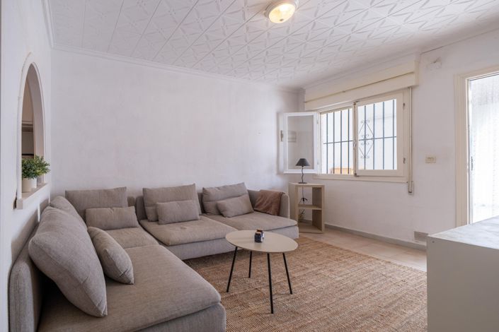 Image No.9-2 Bed Townhouse for sale