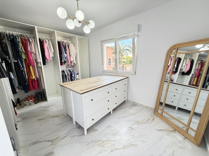 Image No.27-6 Bed Villa for sale