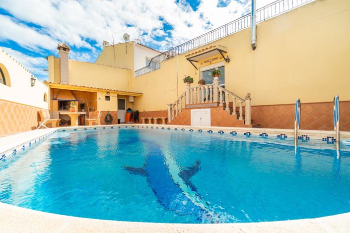 Image No.13-5 Bed Townhouse for sale