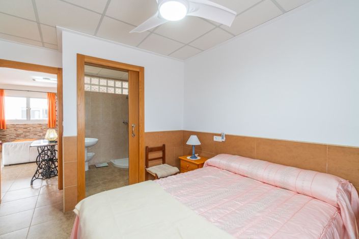 Image No.16-5 Bed Townhouse for sale