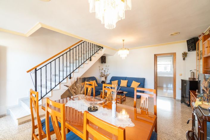 Image No.18-5 Bed Townhouse for sale