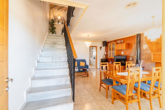 Image No.19-5 Bed Townhouse for sale