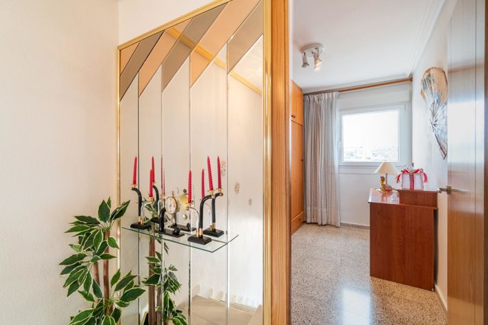 Image No.20-5 Bed Townhouse for sale