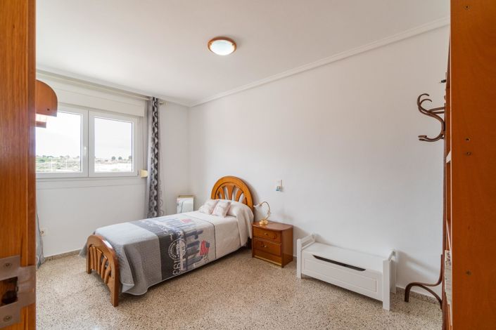 Image No.21-5 Bed Townhouse for sale