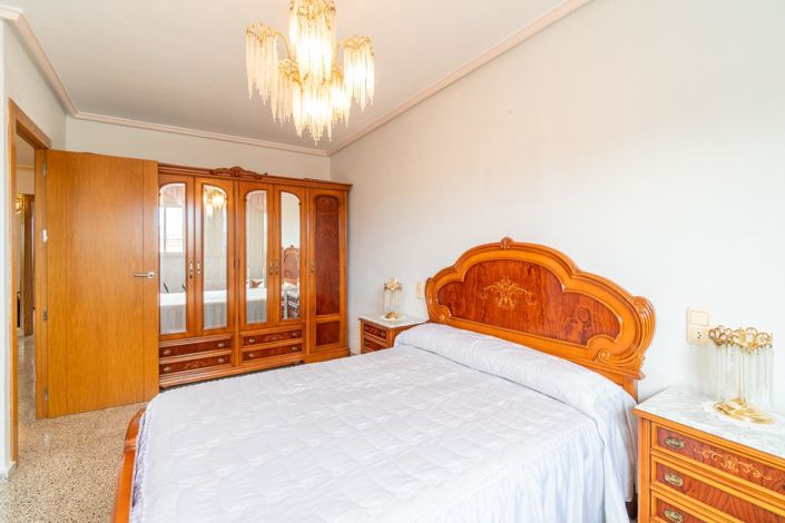 Image No.23-5 Bed Townhouse for sale