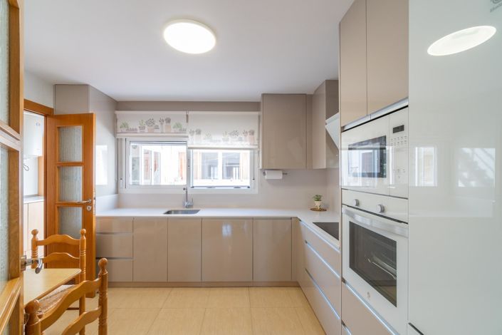 Image No.7-5 Bed Townhouse for sale