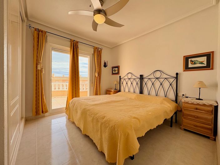 Image No.20-2 Bed Semi-Detached for sale