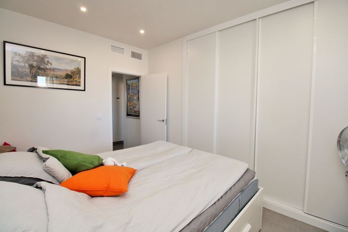 Image No.20-2 Bed Apartment for sale