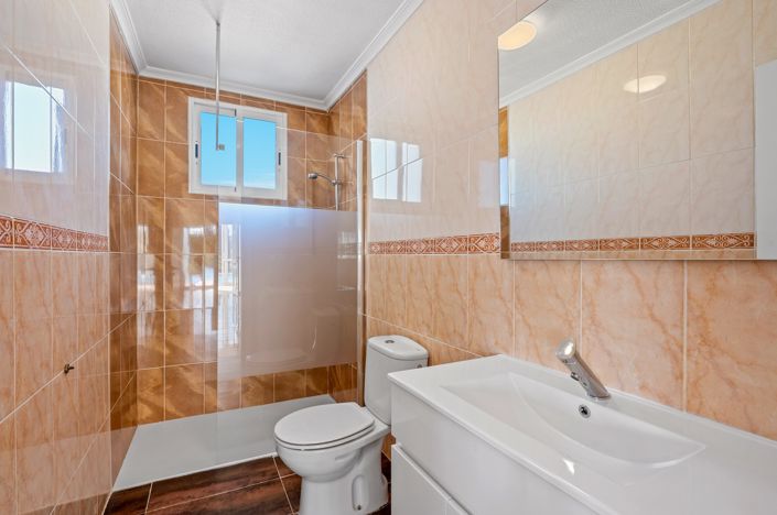 Image No.17-4 Bed Country House for sale