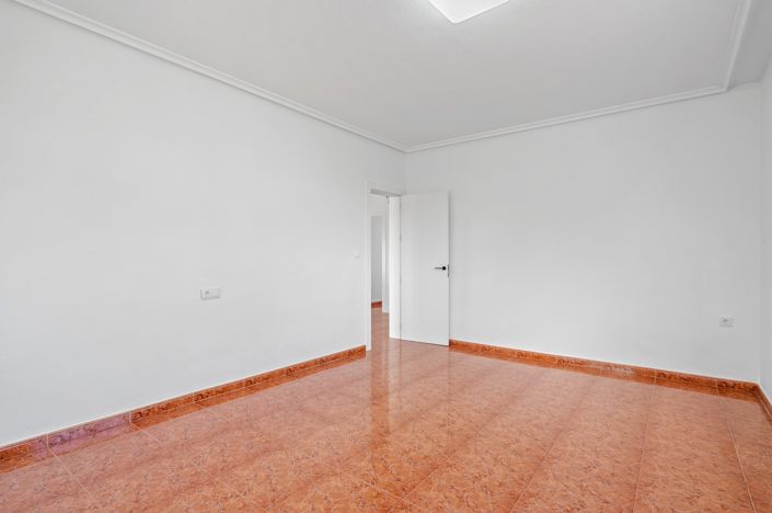 Image No.23-4 Bed Country House for sale