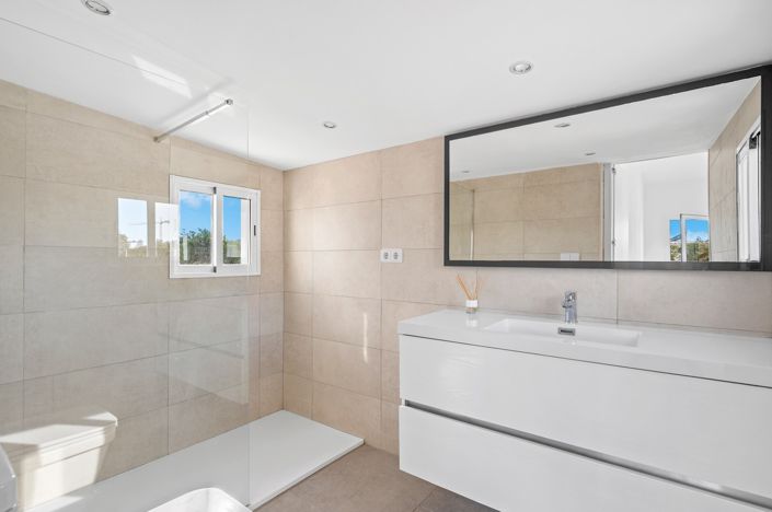 Image No.34-4 Bed Country House for sale