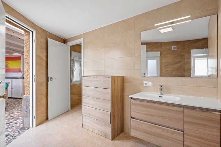 Image No.28-5 Bed Villa for sale