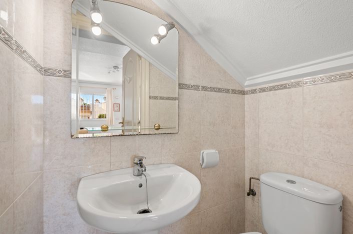 Image No.7-2 Bed Townhouse for sale