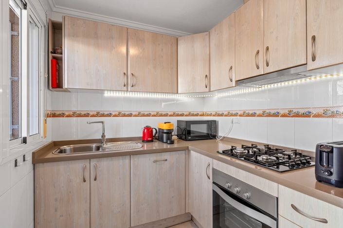 Image No.8-2 Bed Townhouse for sale