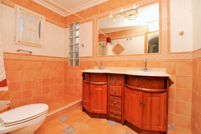 Image No.16-3 Bed Townhouse for sale