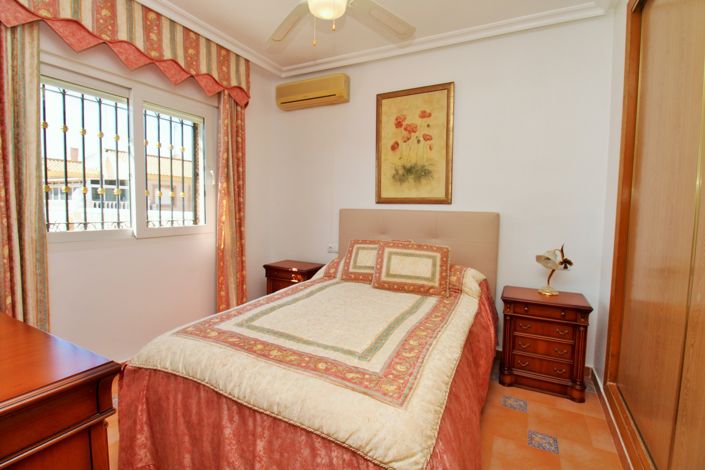 Image No.17-3 Bed Townhouse for sale