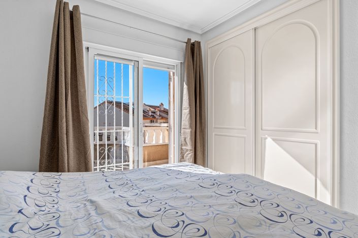 Image No.12-2 Bed Townhouse for sale