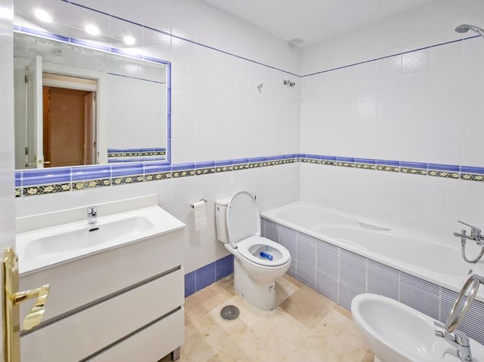 Image No.10-2 Bed Townhouse for sale