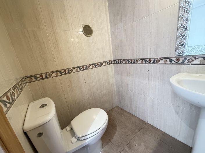 Image No.11-2 Bed Townhouse for sale