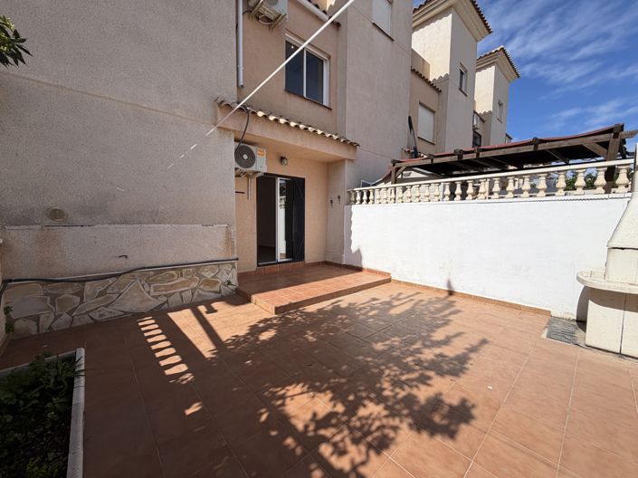 Image No.20-2 Bed Townhouse for sale