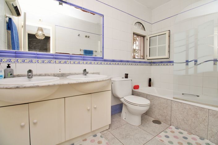 Image No.15-4 Bed Townhouse for sale