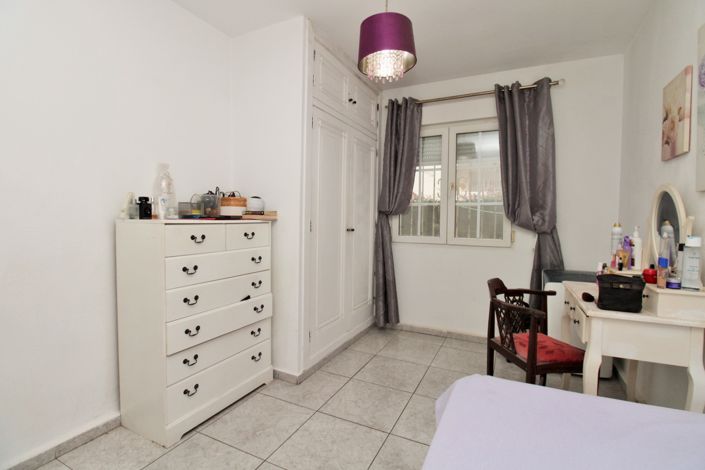 Image No.17-4 Bed Townhouse for sale