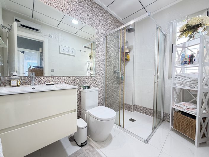 Image No.12-3 Bed Villa for sale