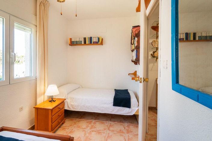 Image No.26-2 Bed Townhouse for sale