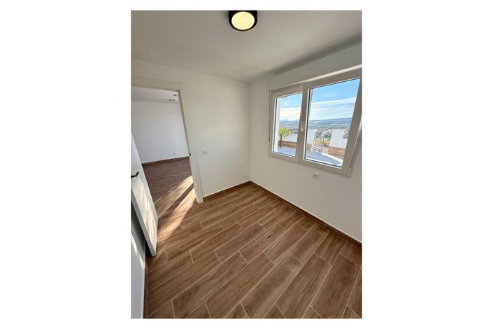 Image No.17-3 Bed Semi-Detached for sale