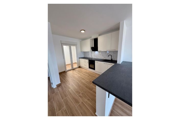 Image No.21-3 Bed Semi-Detached for sale