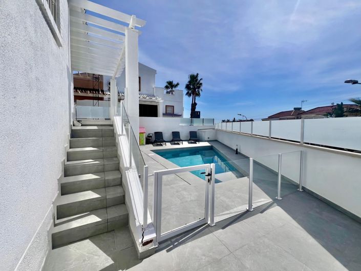 Image No.2-5 Bed Villa for sale