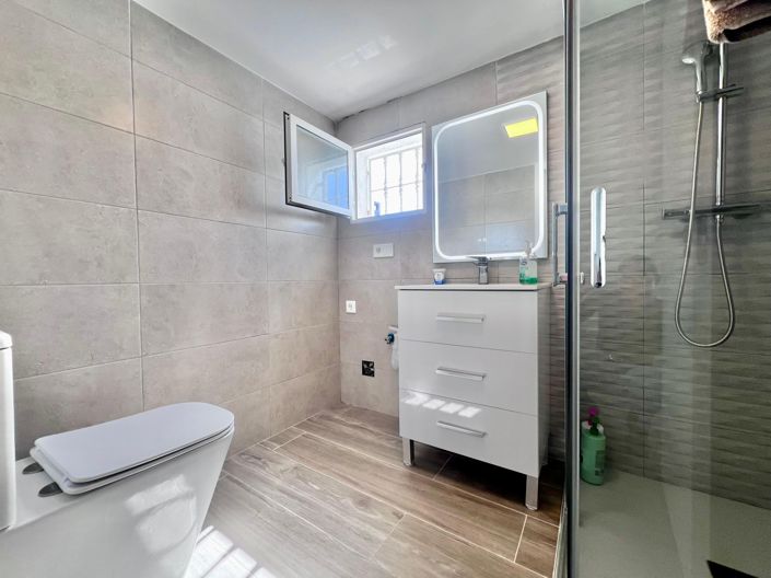 Image No.36-5 Bed Villa for sale