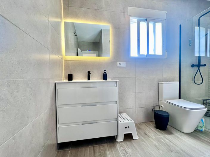 Image No.40-5 Bed Villa for sale