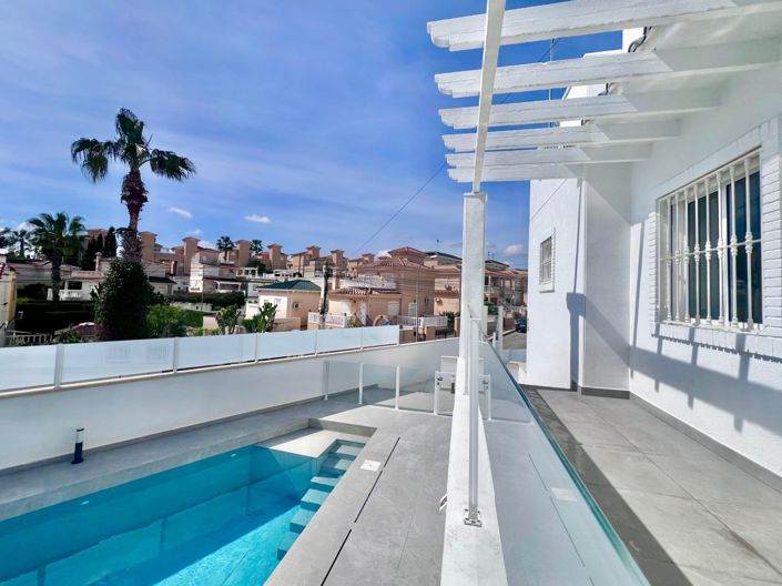 Image No.5-5 Bed Villa for sale