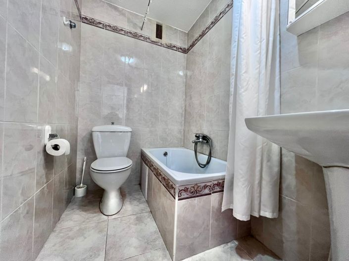 Image No.15-2 Bed Apartment for sale