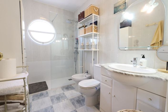 Image No.13-3 Bed Townhouse for sale