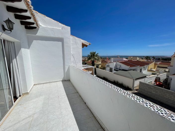 Image No.18-2 Bed Townhouse for sale