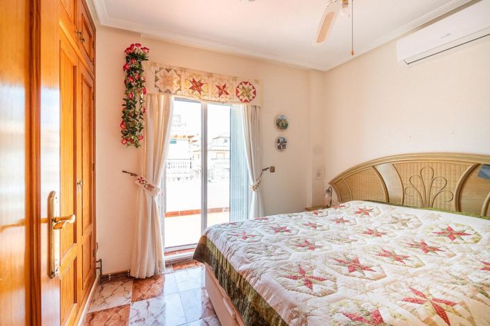 Image No.15-2 Bed Townhouse for sale