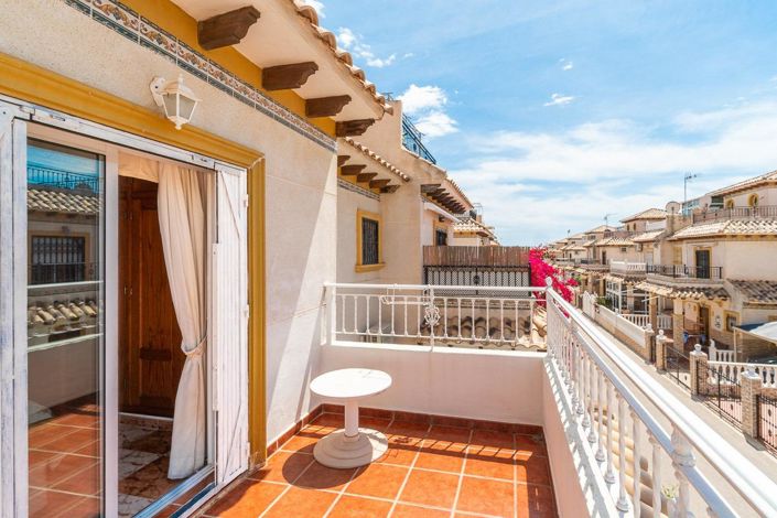 Image No.16-2 Bed Townhouse for sale