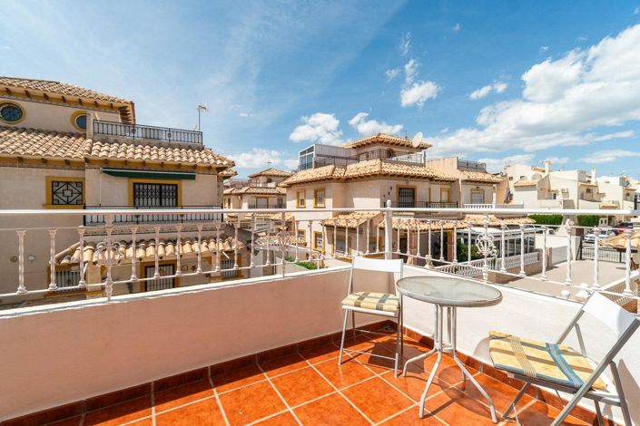 Image No.17-2 Bed Townhouse for sale