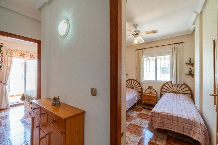 Image No.18-2 Bed Townhouse for sale