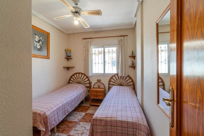 Image No.19-2 Bed Townhouse for sale