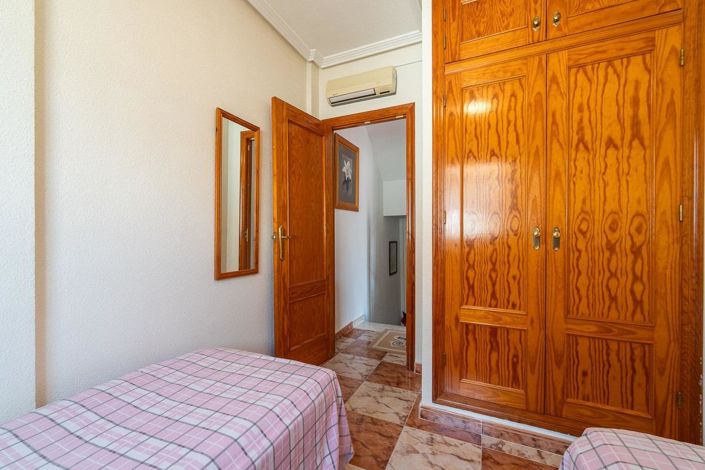 Image No.20-2 Bed Townhouse for sale