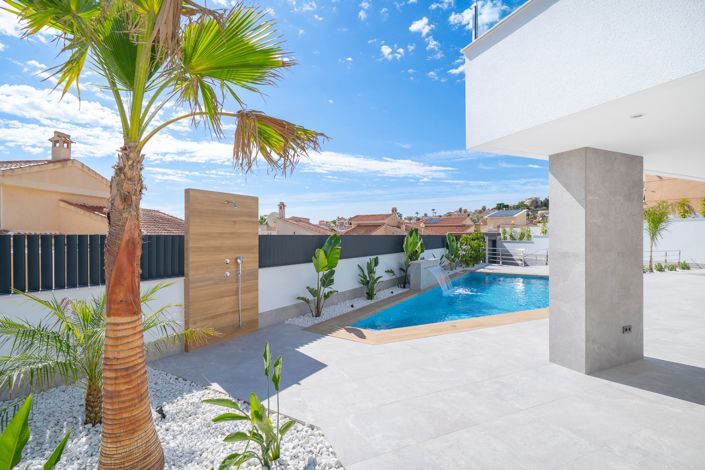 Image No.10-4 Bed Villa for sale