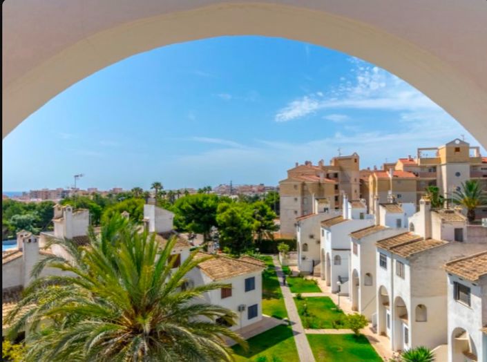 Image No.2-Appartement de 2 chambres à vendre à Torrevieja